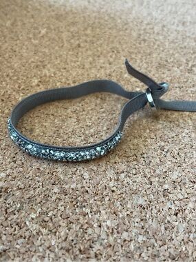 Les interchangeables Crystal Embellished Gray Elastic Bracelet
